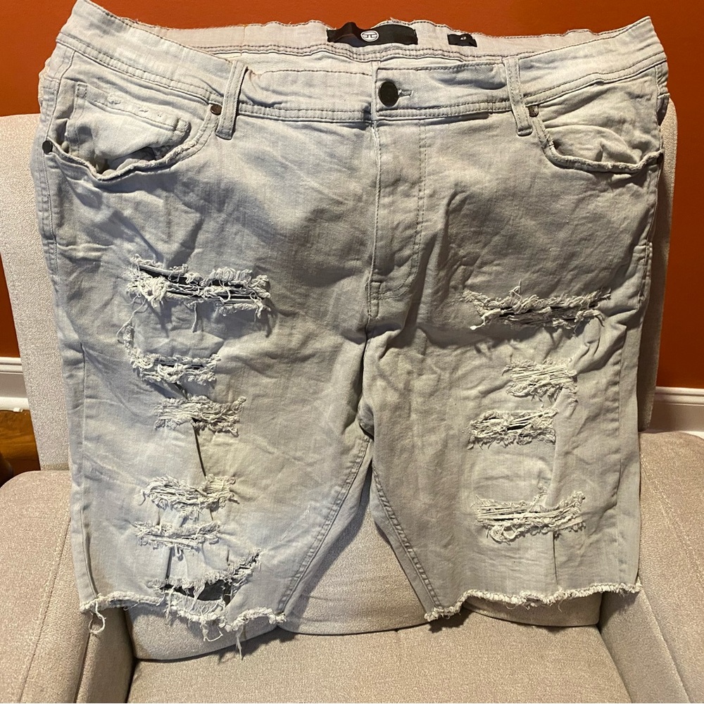 Jordan Craig Disstressed jean shorts light gray size 42